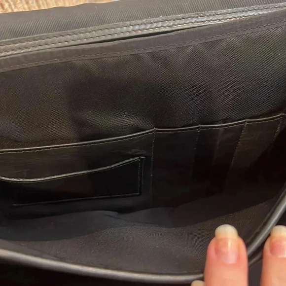 Coach men’s messenger/laptop bag 5105. - Picture 9 of 13